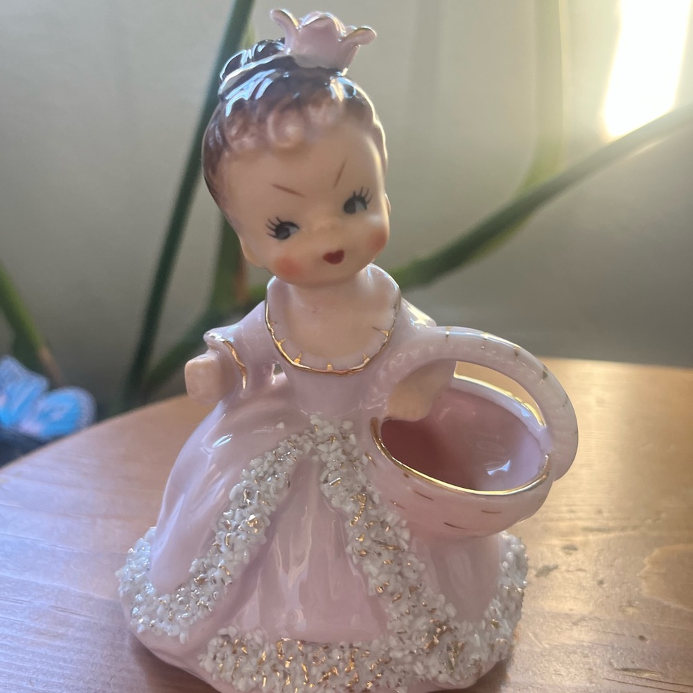 RARE FIND Vintage Ucagco Flower Girl Figurine with Basket. Missing umbrella.